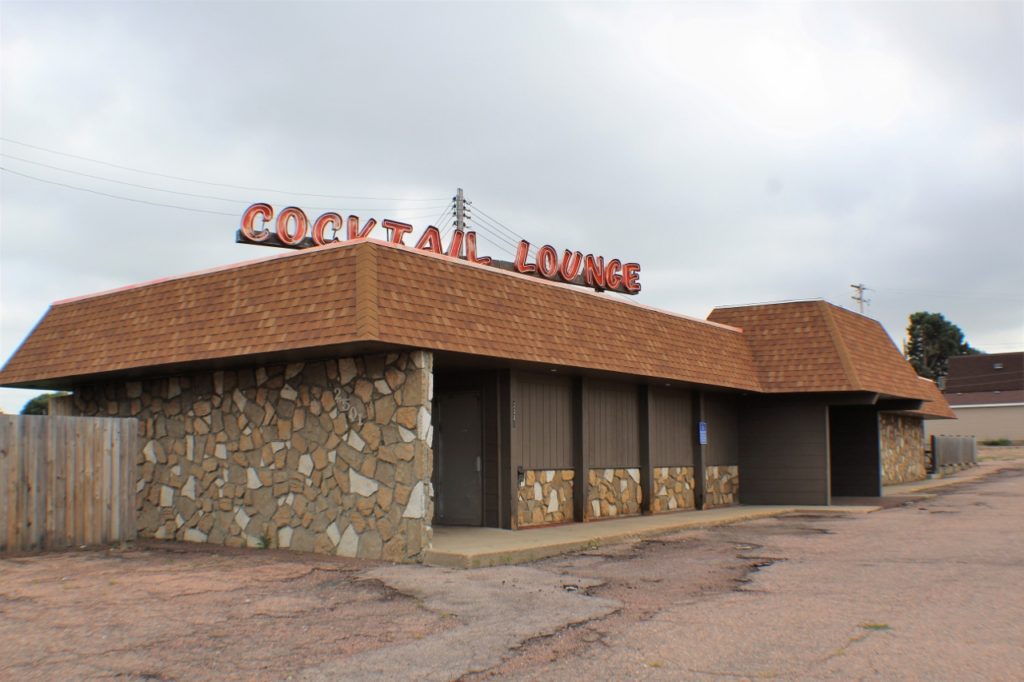 Kuipers Helps Sell Stop Light Lounge After 42 Years in Business