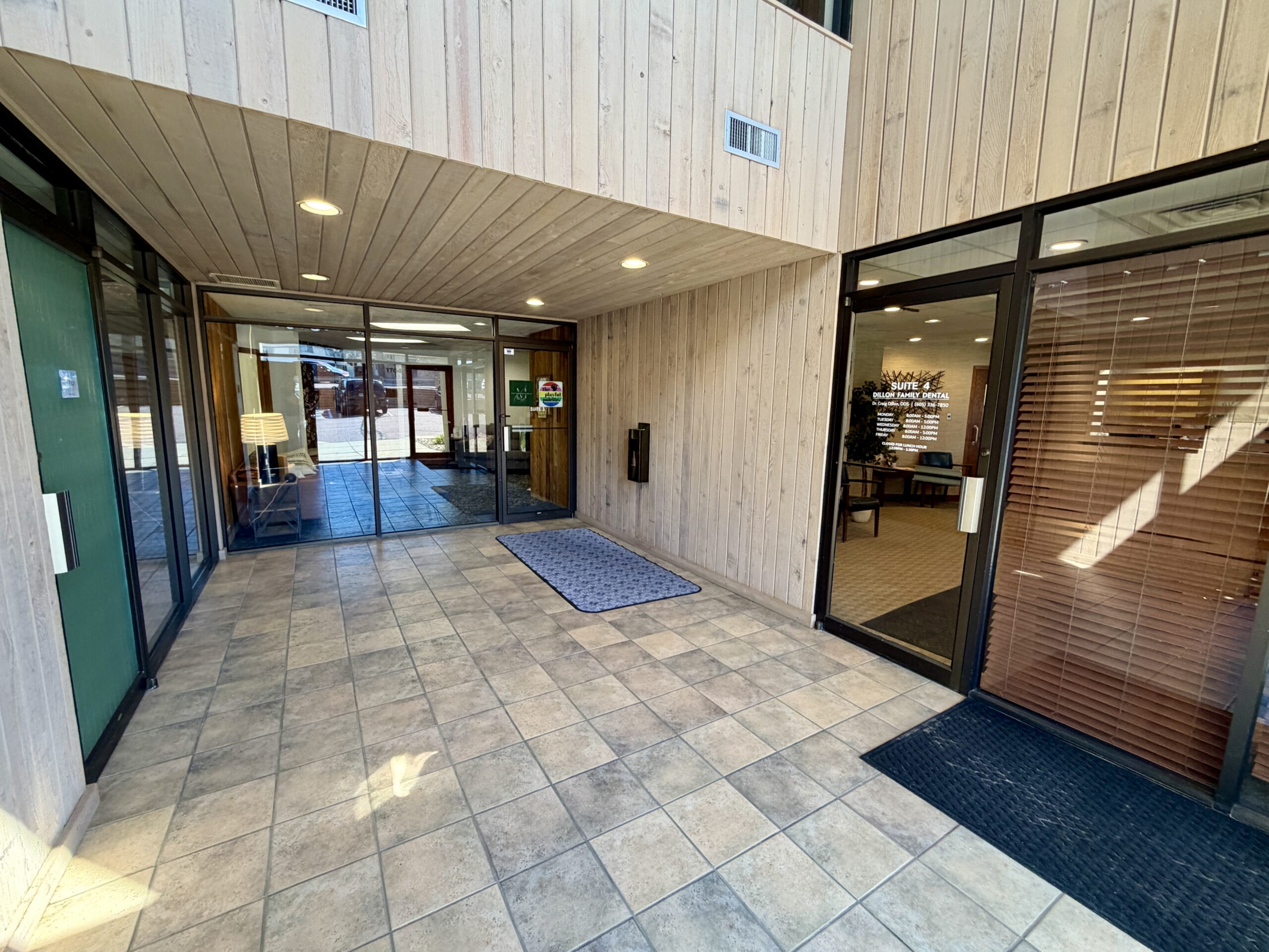 1704 S Sleveland Ave Common Area