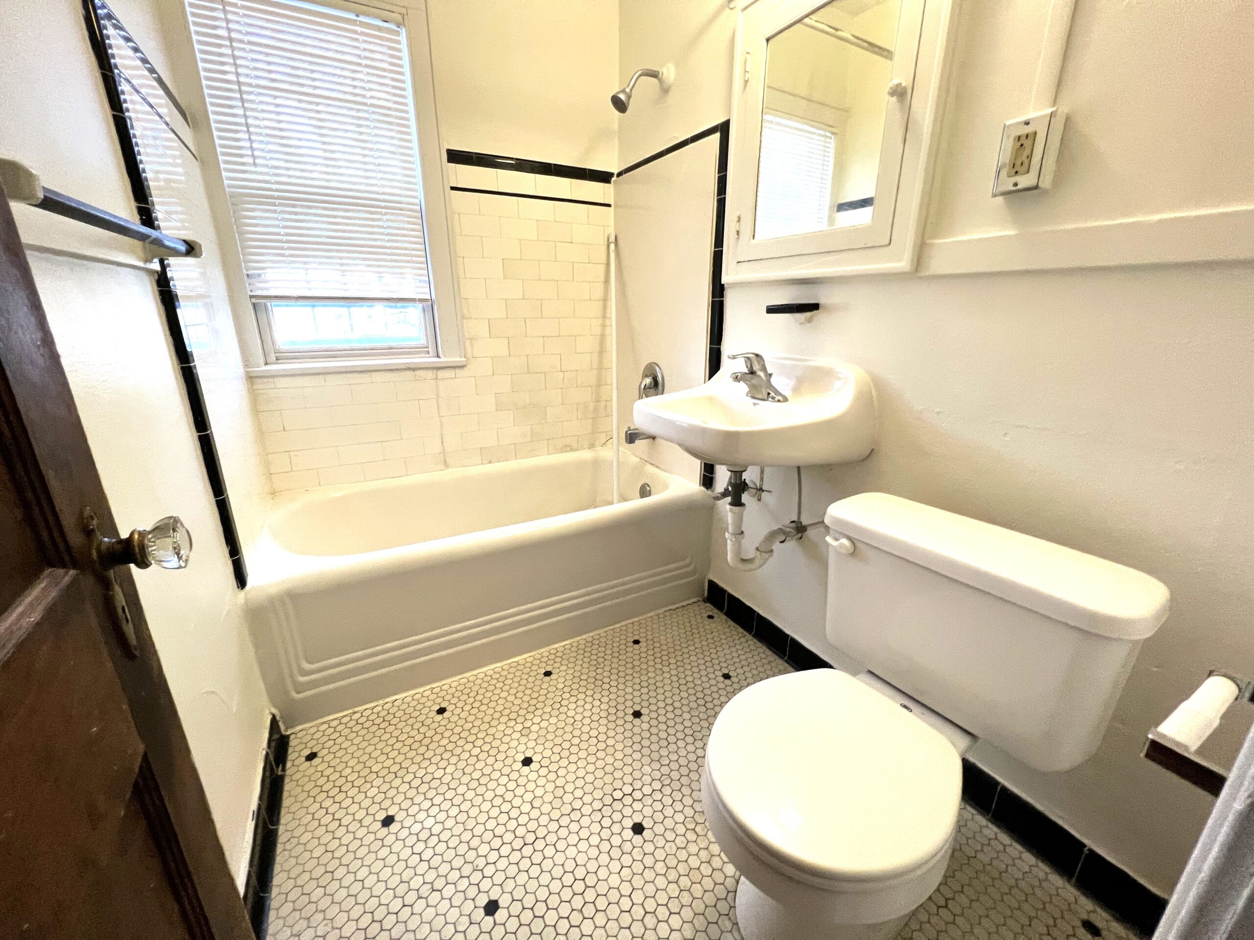 1216 S Center Ave-Unit 1-8