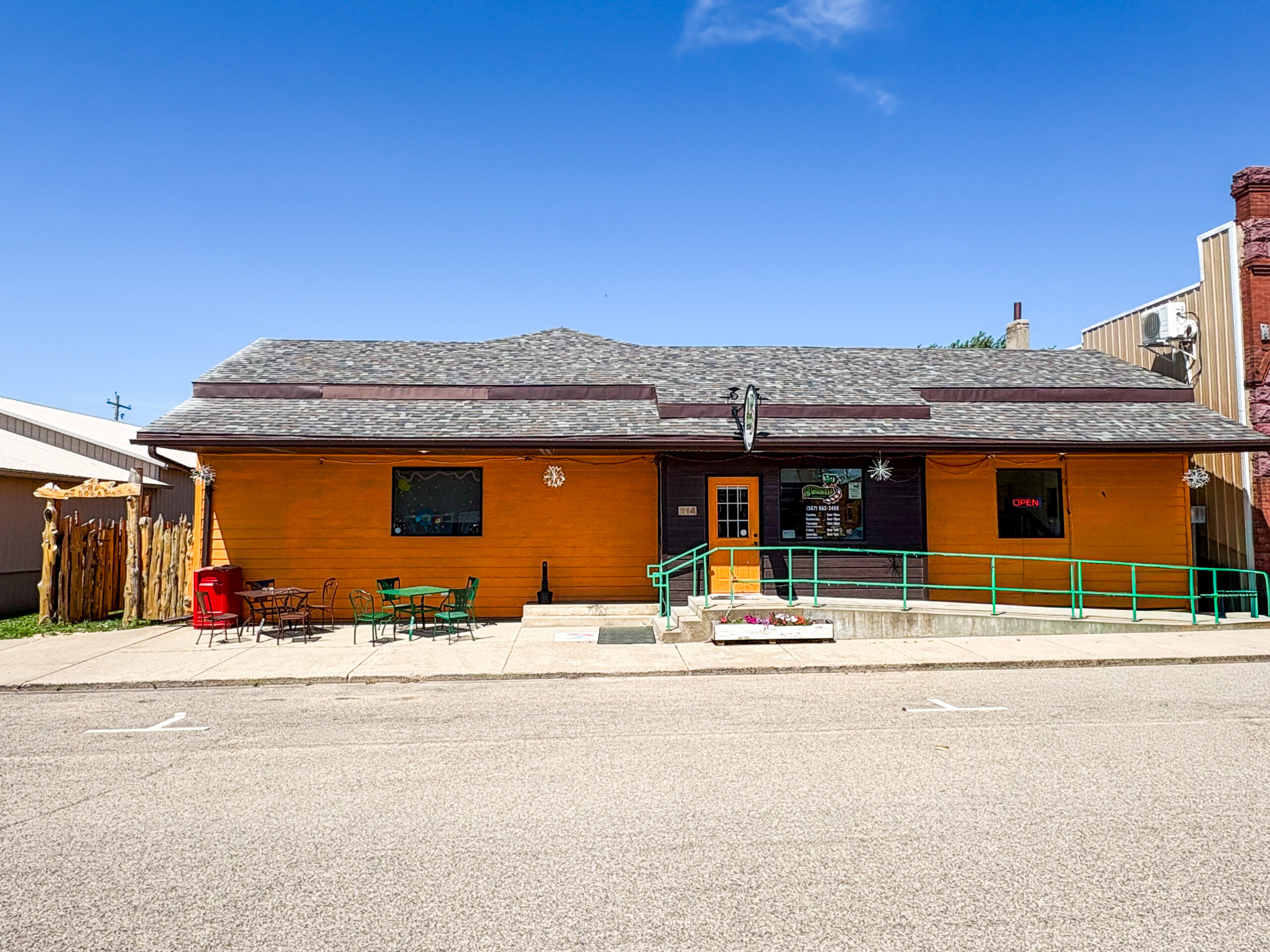 214 Main Ave S, Hills, MN (14)